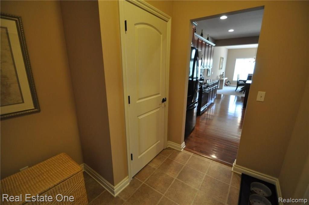 2744 Castlemartin Court Rochester, MI 48306 - Photo 19 of 30