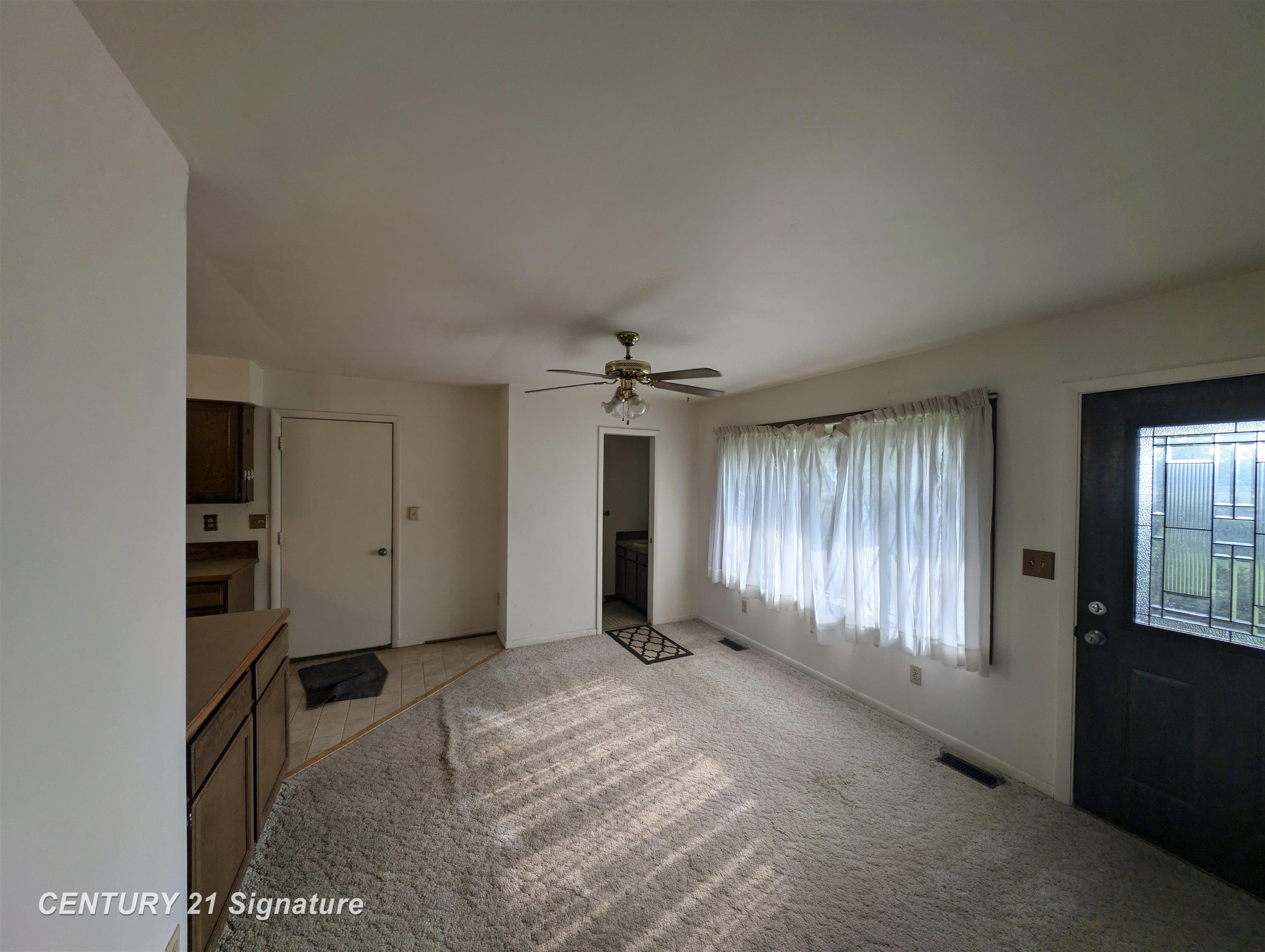 4330 Sheridan Road Flushing, MI 48433 - Photo 3 of 23 50153510-af95754b-5713-4b74-bbc2-cd67499bbf66.JPG