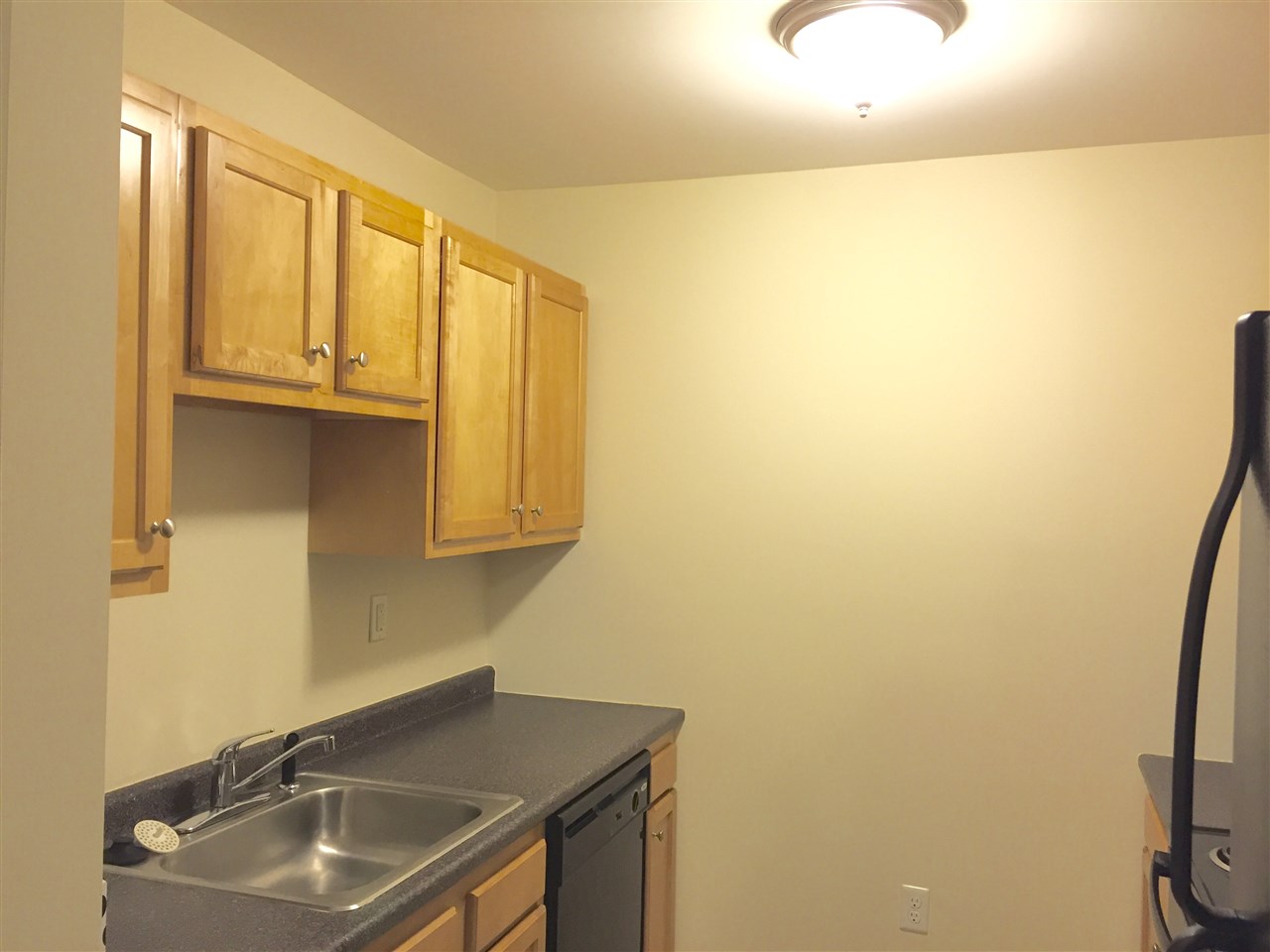 100 Sentinel Court, Unit 111 Manchester, NH 03103 - Photo 9 of 35