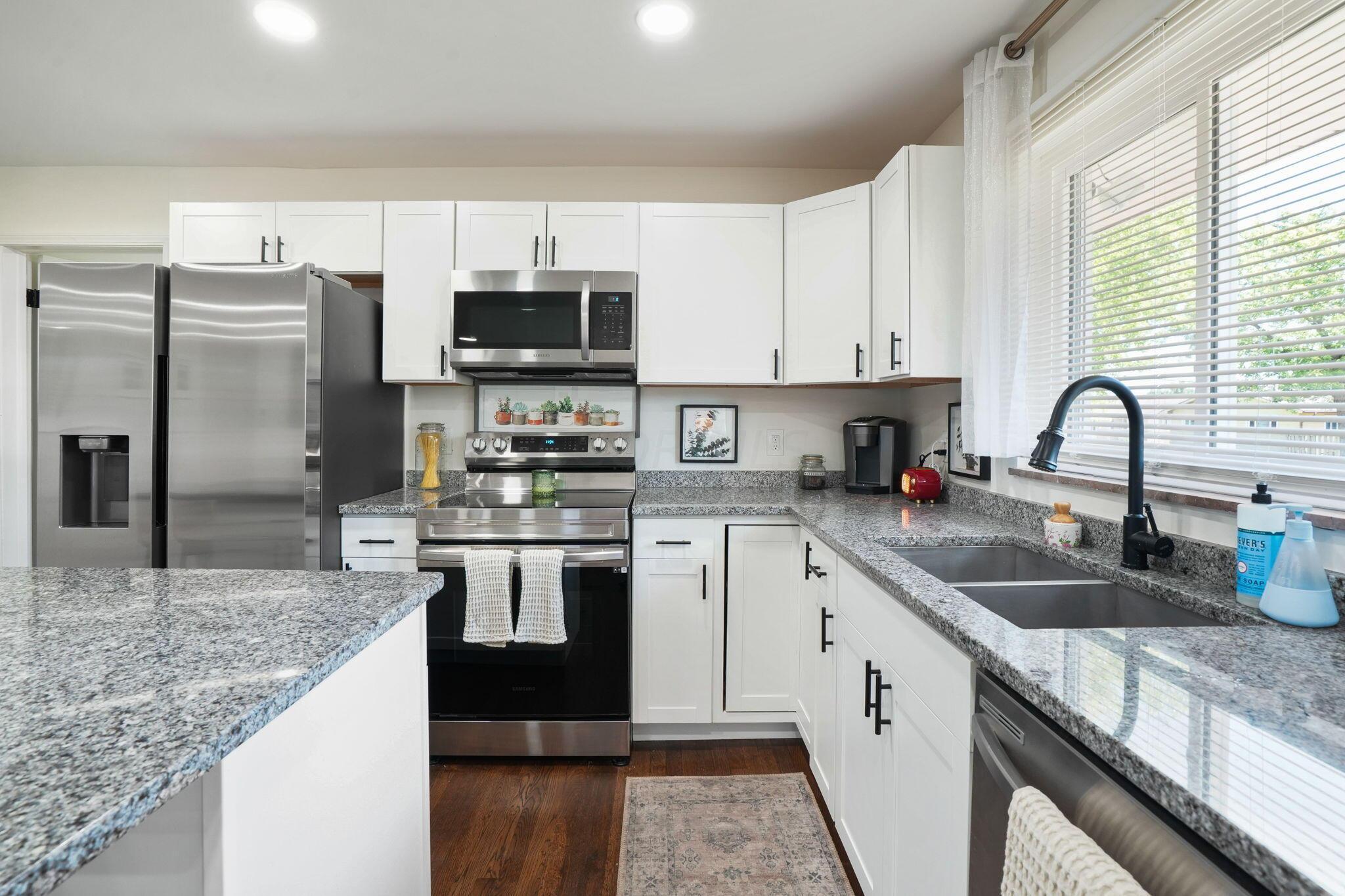 925 Salisbury Road Columbus, OH 43204 - Photo 11 of 36 Kitchen