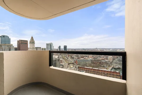 $4,200 | 85 East India Row, Unit 36G, Boston, MA 02110