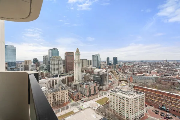 $4,200 | 85 East India Row, Unit 36G, Boston, MA 02110