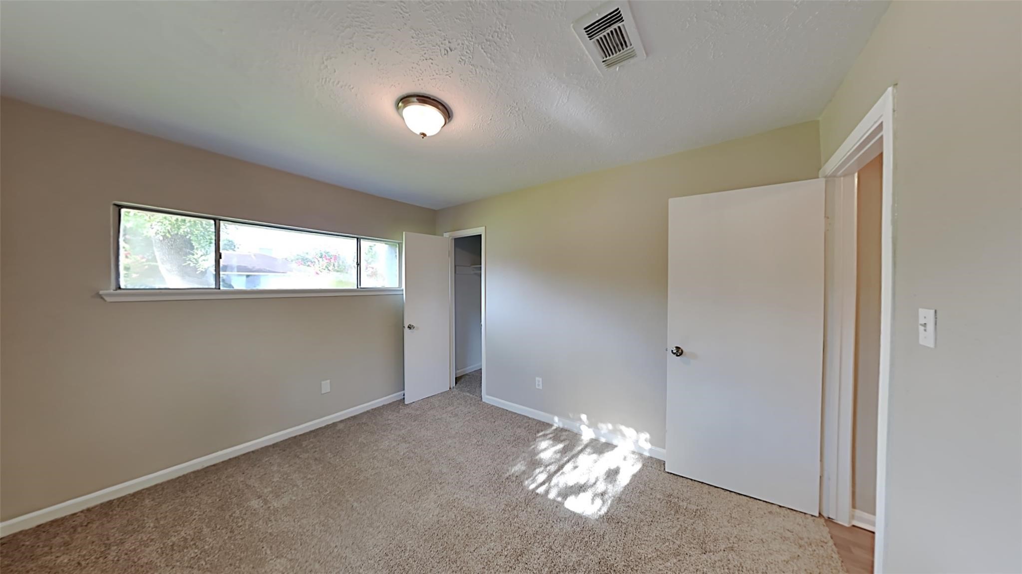 6706 Castleview Lane Houston, TX 77489 - Photo 15 of 17 a view of a livingroom with a window