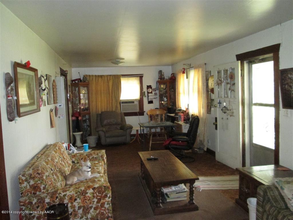 5203 River Road Amarillo, TX 79108 - Photo 4 of 27 LIVING ROOM 2