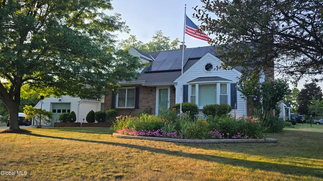 $349,900 | 26 Swayze Drive, Colonie, NY 12110