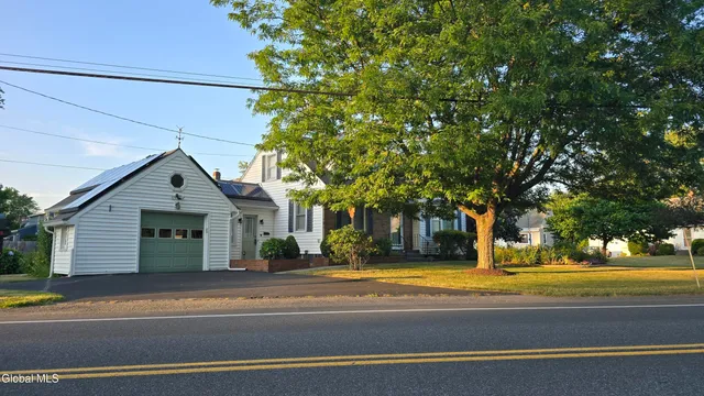 $349,900 | 26 Swayze Drive, Colonie, NY 12110