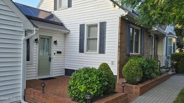 $349,900 | 26 Swayze Drive, Colonie, NY 12110