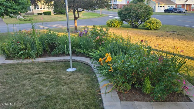 $349,900 | 26 Swayze Drive, Colonie, NY 12110