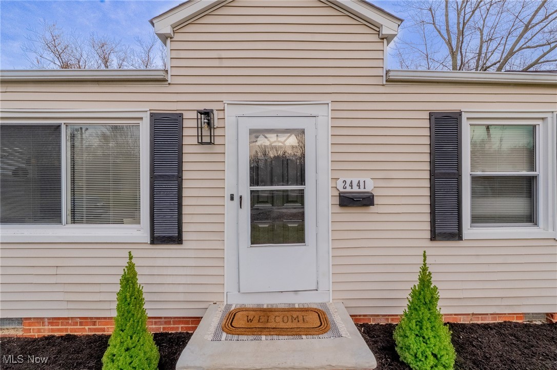 2441 Malden Road Cleveland, OH 44121 - Photo 2 of 30