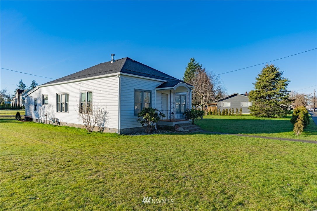 343 Second Street Sumas, WA 98295 - Photo 1 of 38 Gallery Image 1