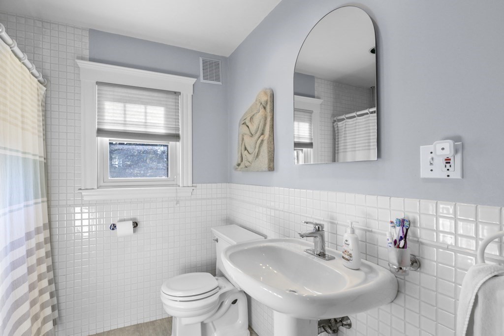14 Homestead Road Marblehead, MA 01945 - Photo 38 of 41 a bathroom with a toilet sink and mirror