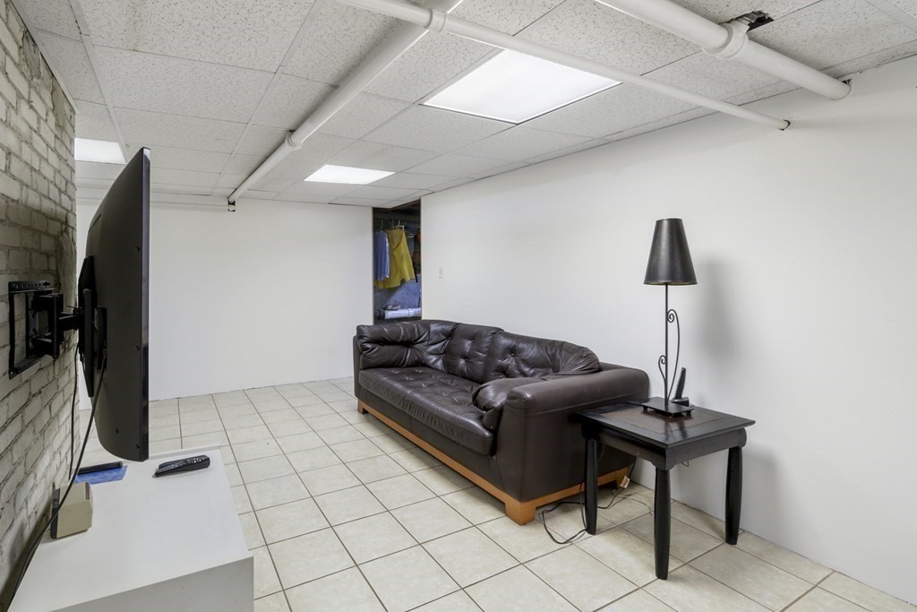 14 Homestead Road Marblehead, MA 01945 - Photo 41 of 41 a living room with furniture