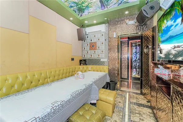 a view of an outdoor space