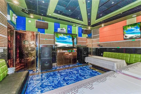 a bench sitting in front of a building