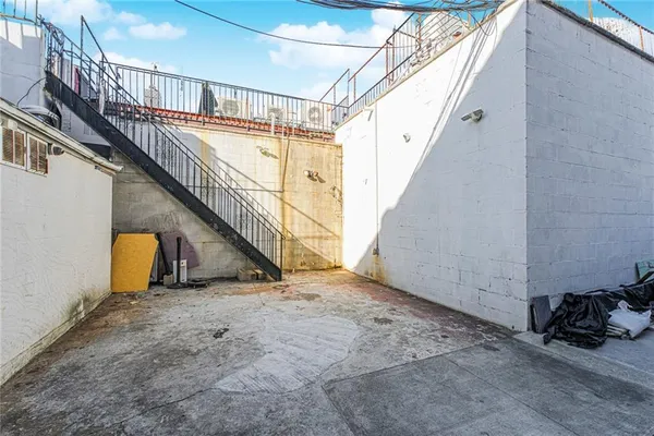 $5,999,000 | 6119 20th Avenue | Mapleton