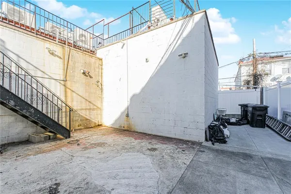 $5,999,000 | 6119 20th Avenue | Mapleton