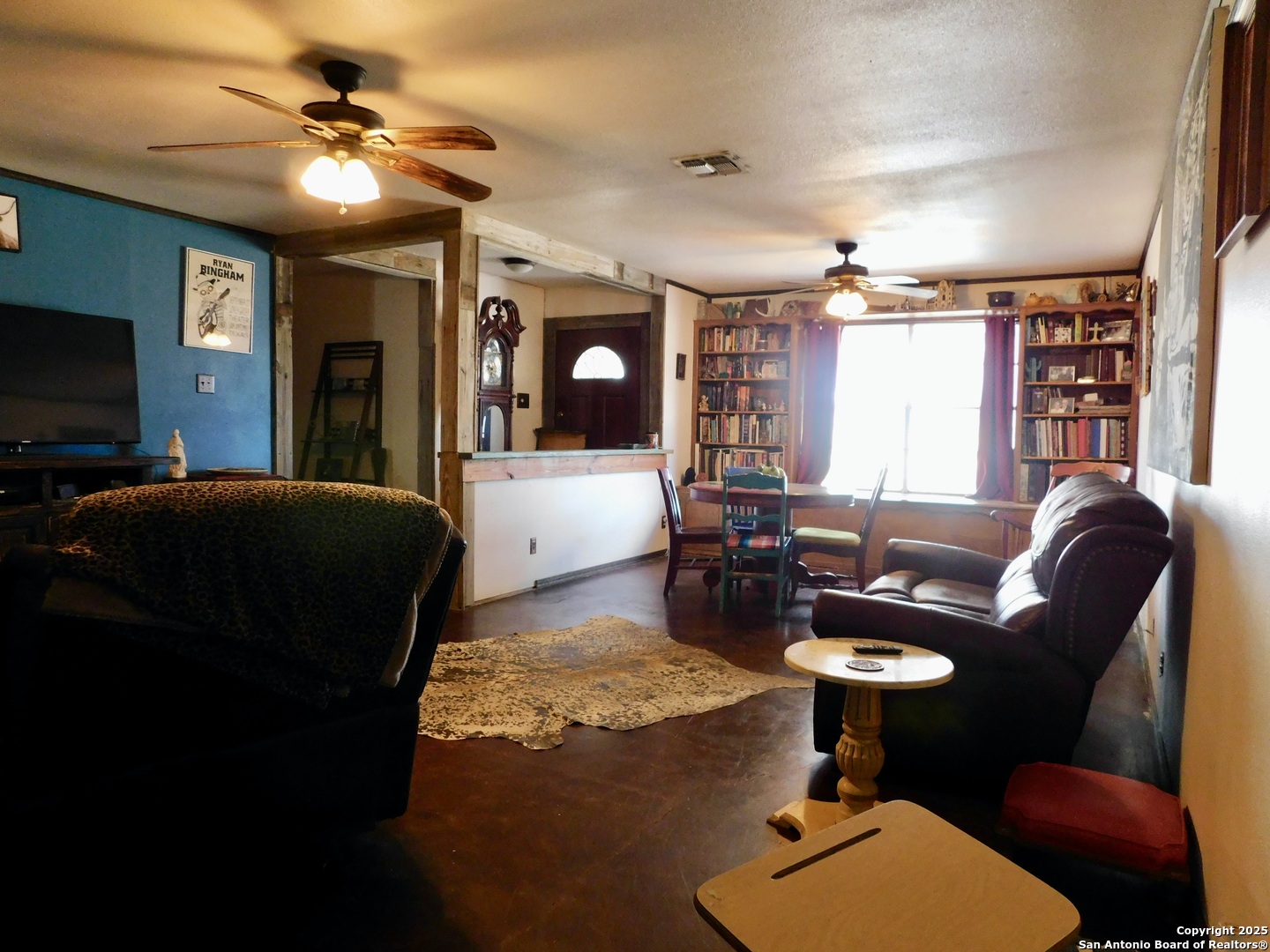 462 County Road 763 Devine, TX 78016 - Photo 11 of 26