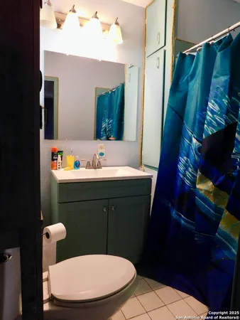 $405,000 | 462 County Road 763, Devine, TX 78016