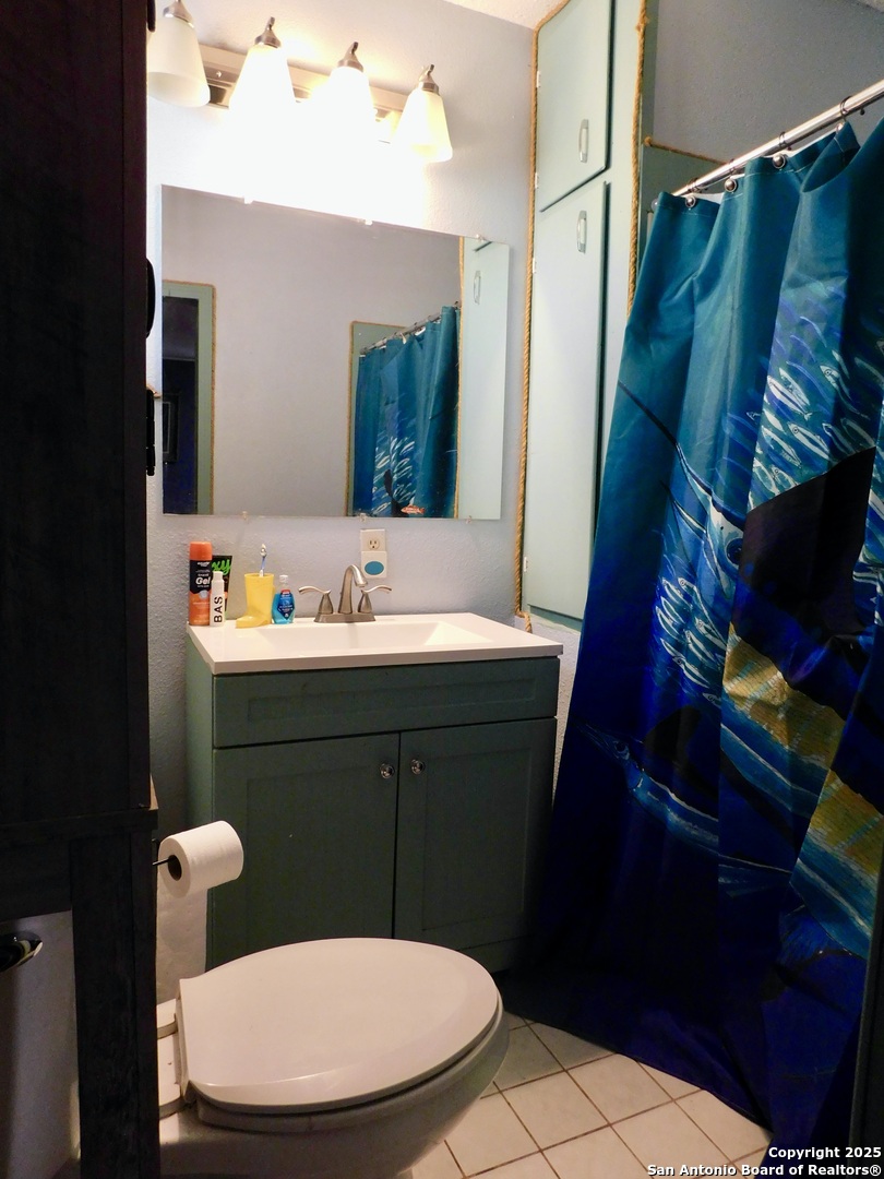 462 County Road 763 Devine, TX 78016 - Photo 16 of 26