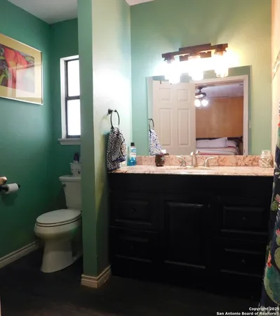 $405,000 | 462 County Road 763, Devine, TX 78016