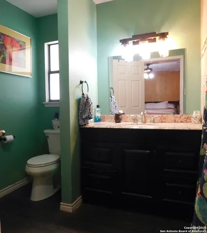 $405,000 | 462 County Road 763, Devine, TX 78016