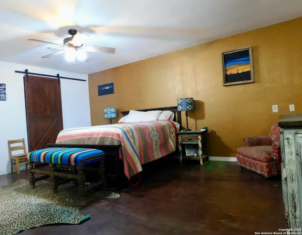 $405,000 | 462 County Road 763, Devine, TX 78016