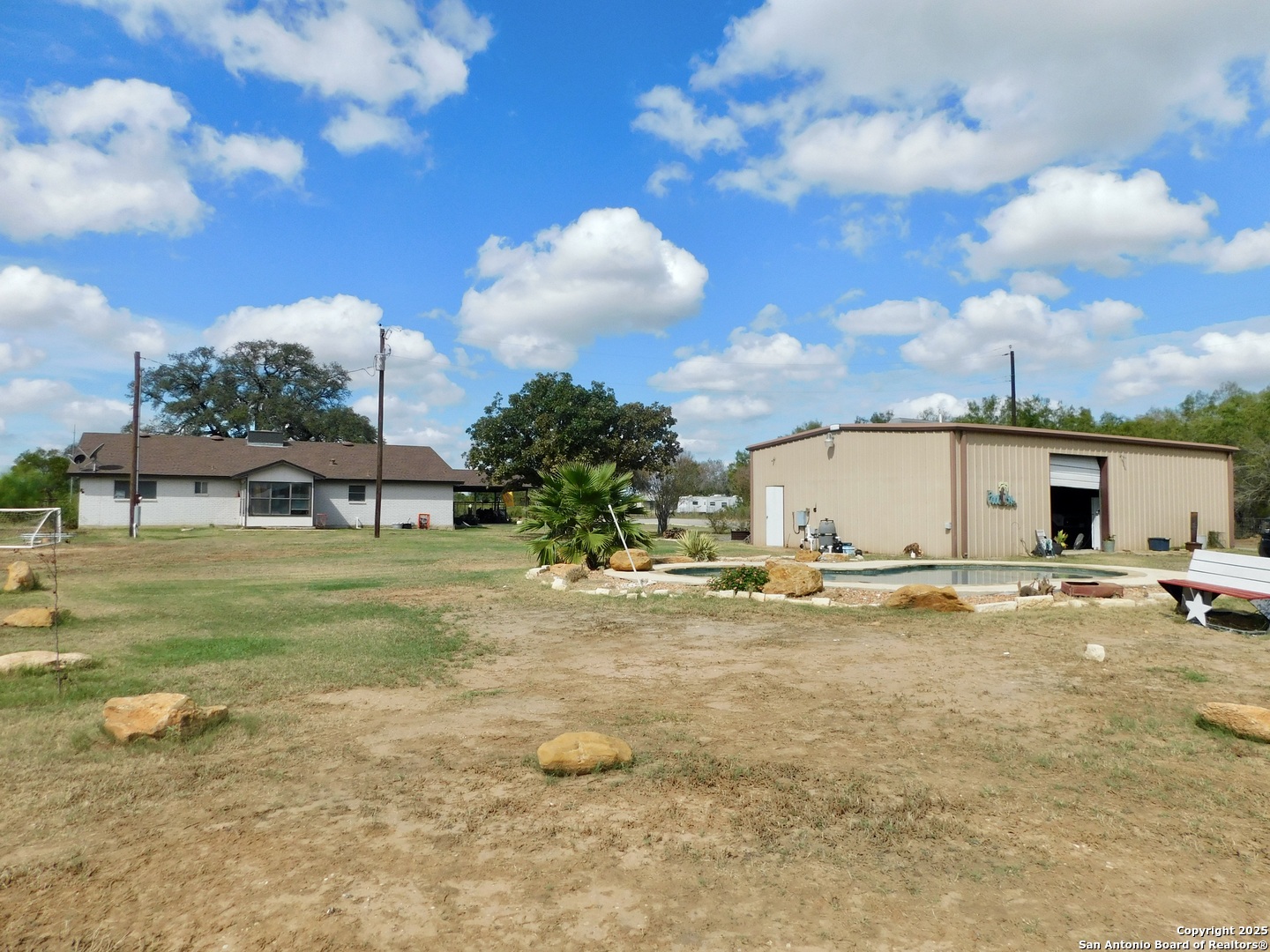 462 County Road 763 Devine, TX 78016 - Photo 23 of 26