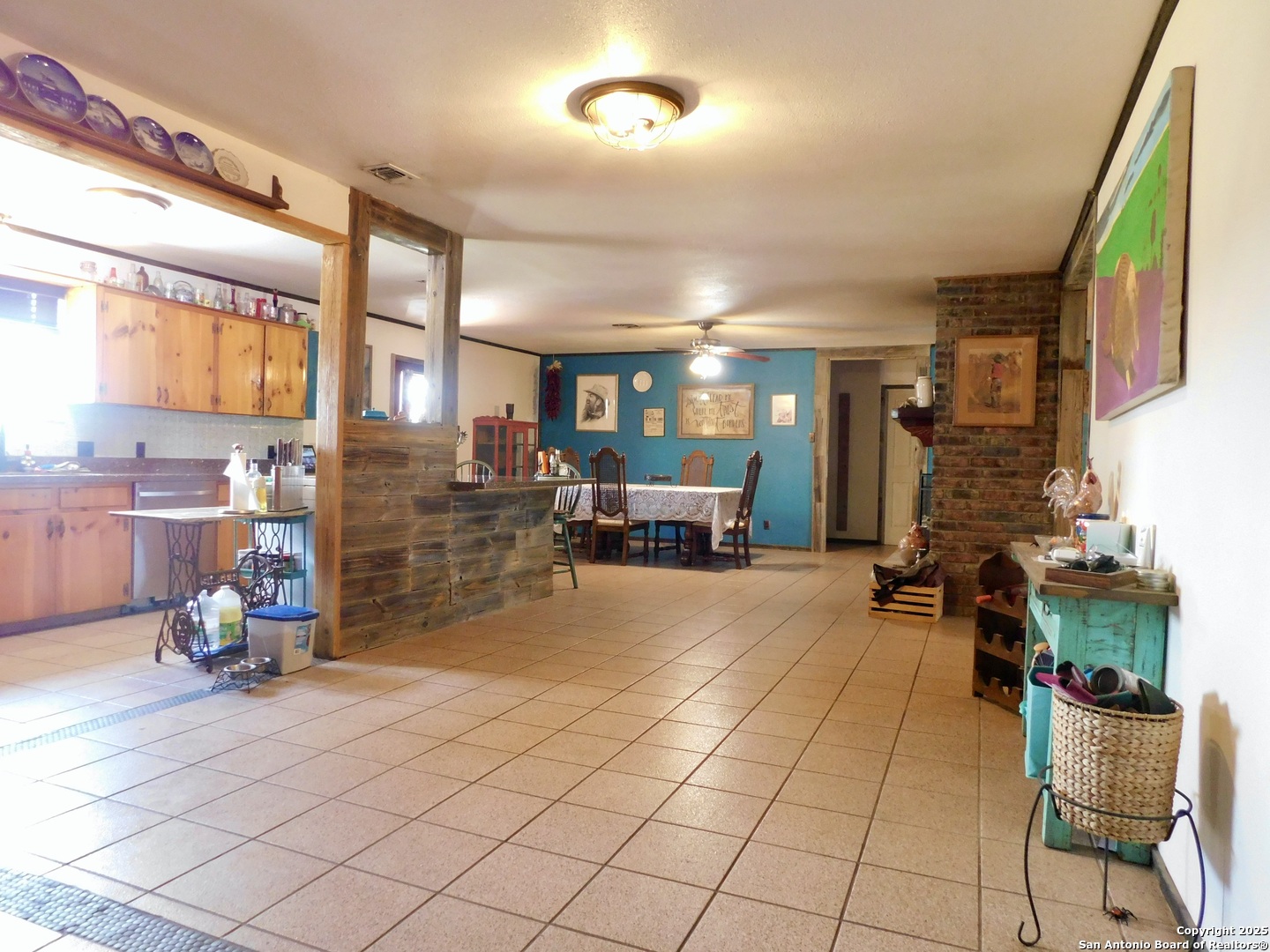 462 County Road 763 Devine, TX 78016 - Photo 4 of 26