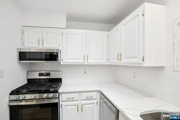 $2,850 | 66 Park Avenue, Unit C, Park Ridge, NJ 07656