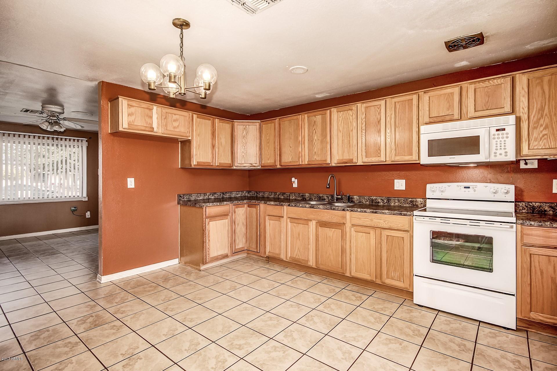 6807 West Berkeley Road Phoenix, AZ 85035 - Photo 8 of 27 Berkeley (8)
