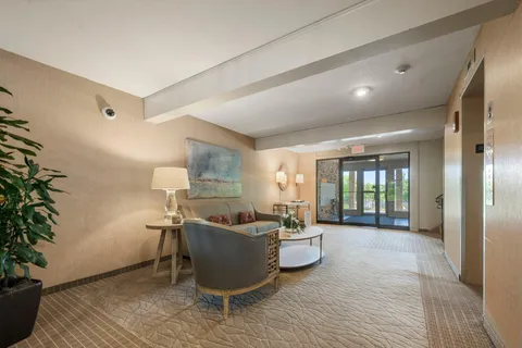 $330,000 | 205 Barry Avenue South, Unit 117, Wayzata, MN 55391