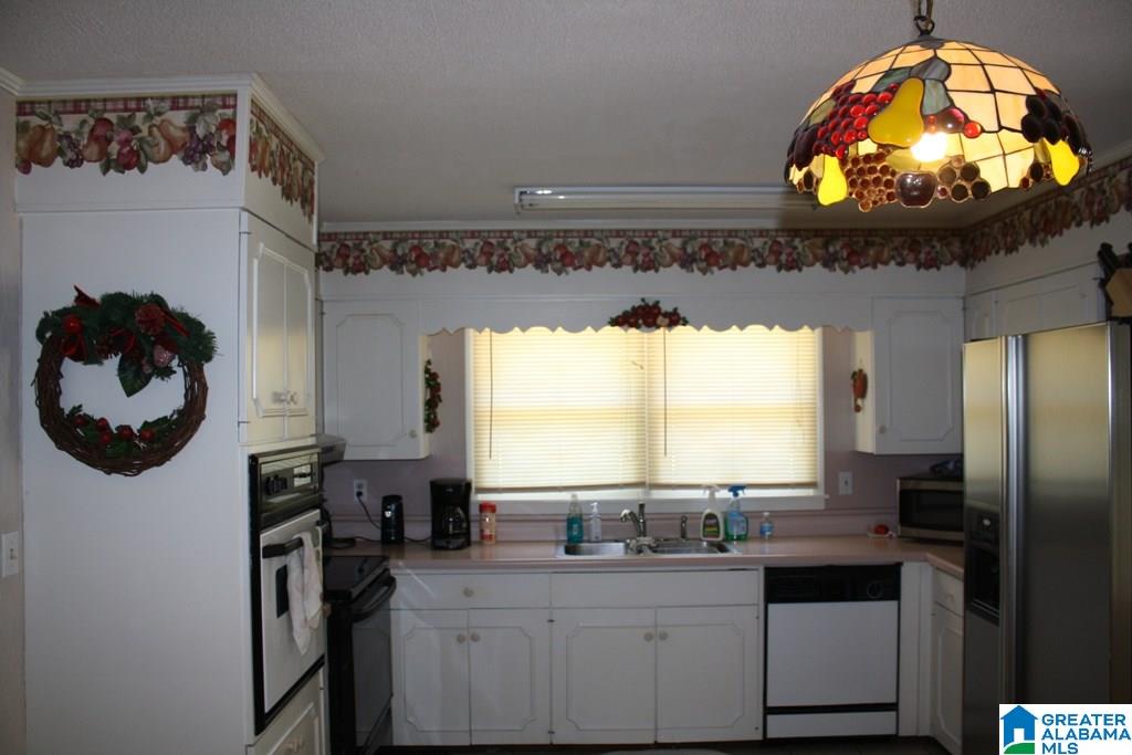 908 Robertson Road Anniston, AL 36207 - Photo 2 of 47