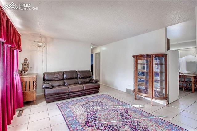 4740 Cheerful Road Colorado Springs, CO 80917 - Photo 4 of 17