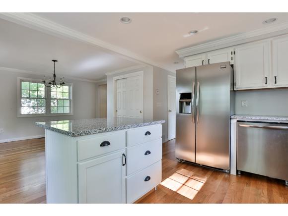 6 Syracuse Road Nashua, NH 03064 - Photo 11 of 26