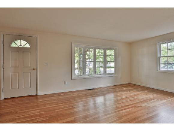 6 Syracuse Road Nashua, NH 03064 - Photo 18 of 26