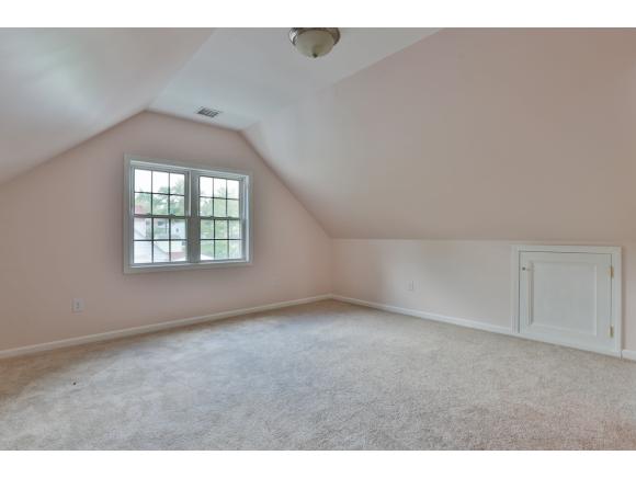 6 Syracuse Road Nashua, NH 03064 - Photo 22 of 26