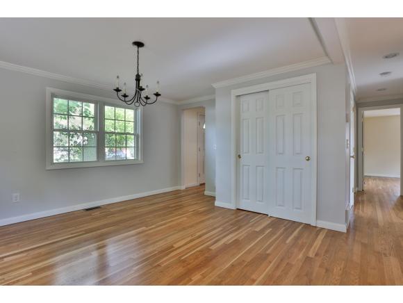 6 Syracuse Road Nashua, NH 03064 - Photo 8 of 26