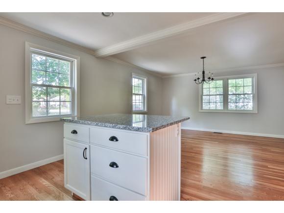 6 Syracuse Road Nashua, NH 03064 - Photo 10 of 26