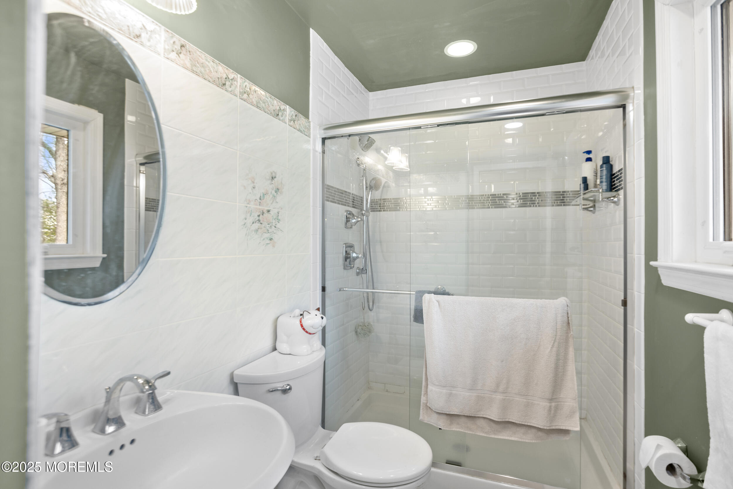 156 Sams Road Jackson, NJ 08527 - Photo 12 of 46 a bathroom with a toilet sink and shower