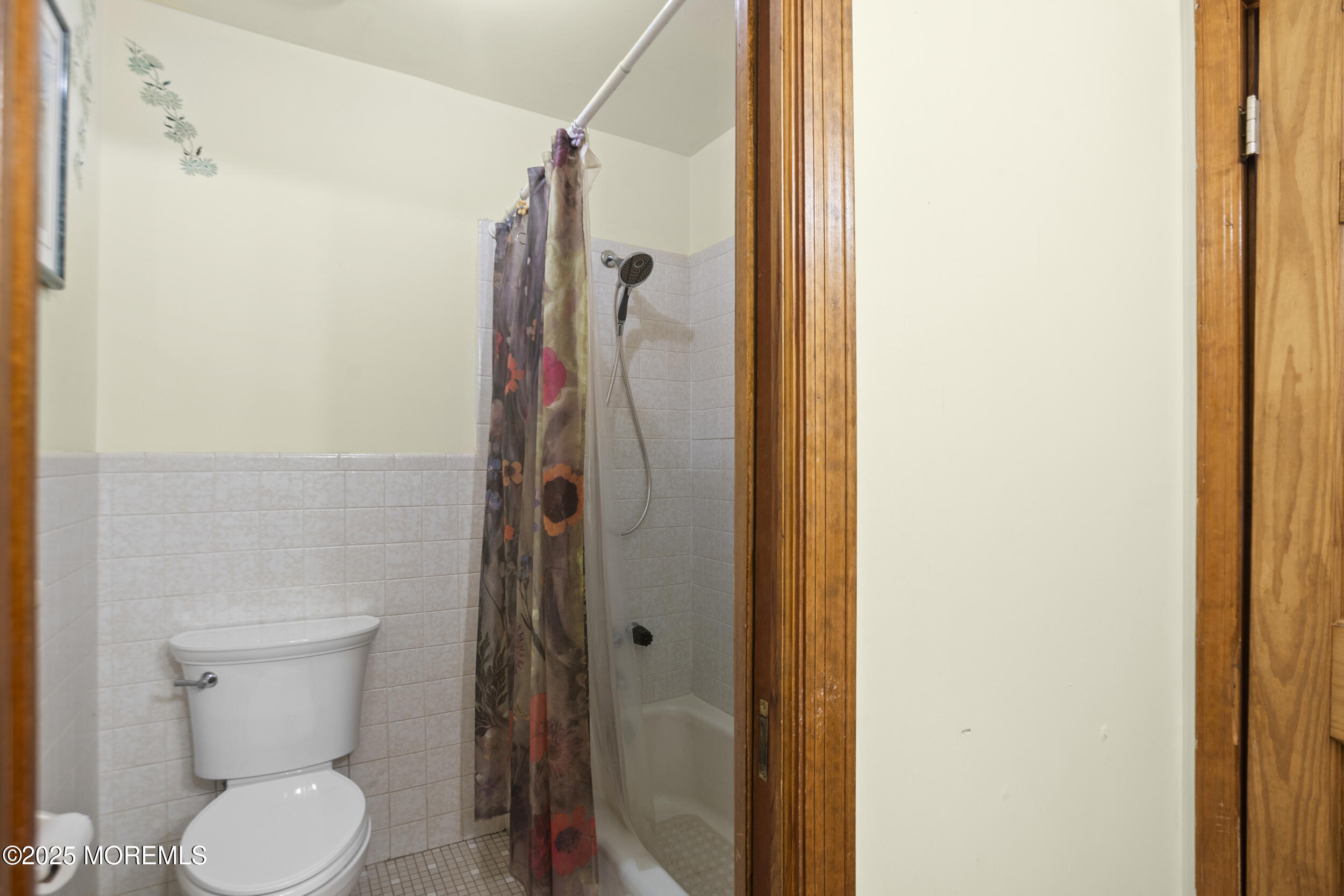 156 Sams Road Jackson, NJ 08527 - Photo 29 of 46 a bathroom with a toilet and a shower