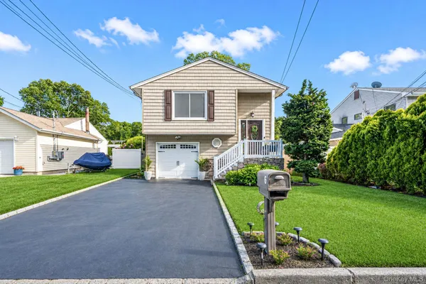 $665,000 | 6 Atlantic Street, Holtsville, NY 11742
