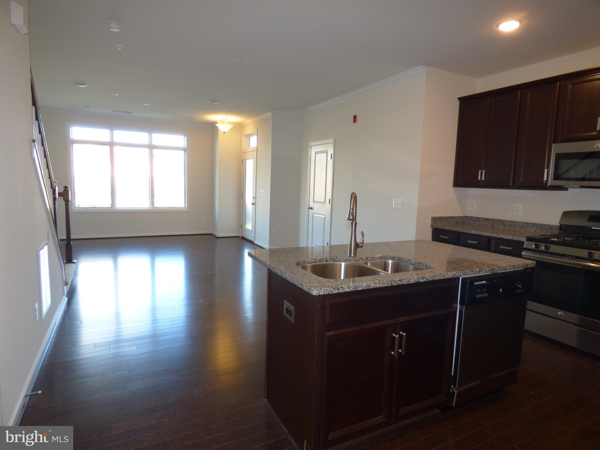 1428 Ribbon Limestone Terrace Southeast, Unit 108 Leesburg, VA 20175 - Photo 15 of 27 Kitchen