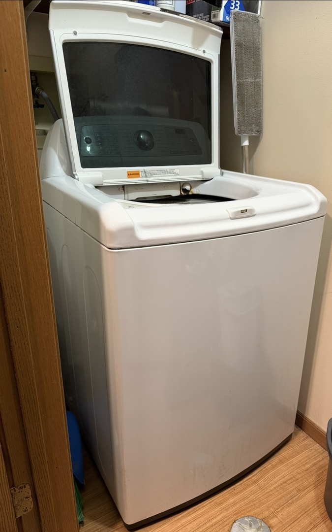 4304 West Shamrock Lane, Unit 1A McHenry, IL 60050 - Photo 14 of 20 a utility room with dryer and washer