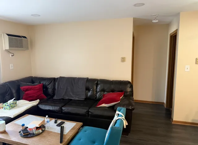 $185,000 | 4304 West Shamrock Lane, Unit 1A, McHenry, IL 60050