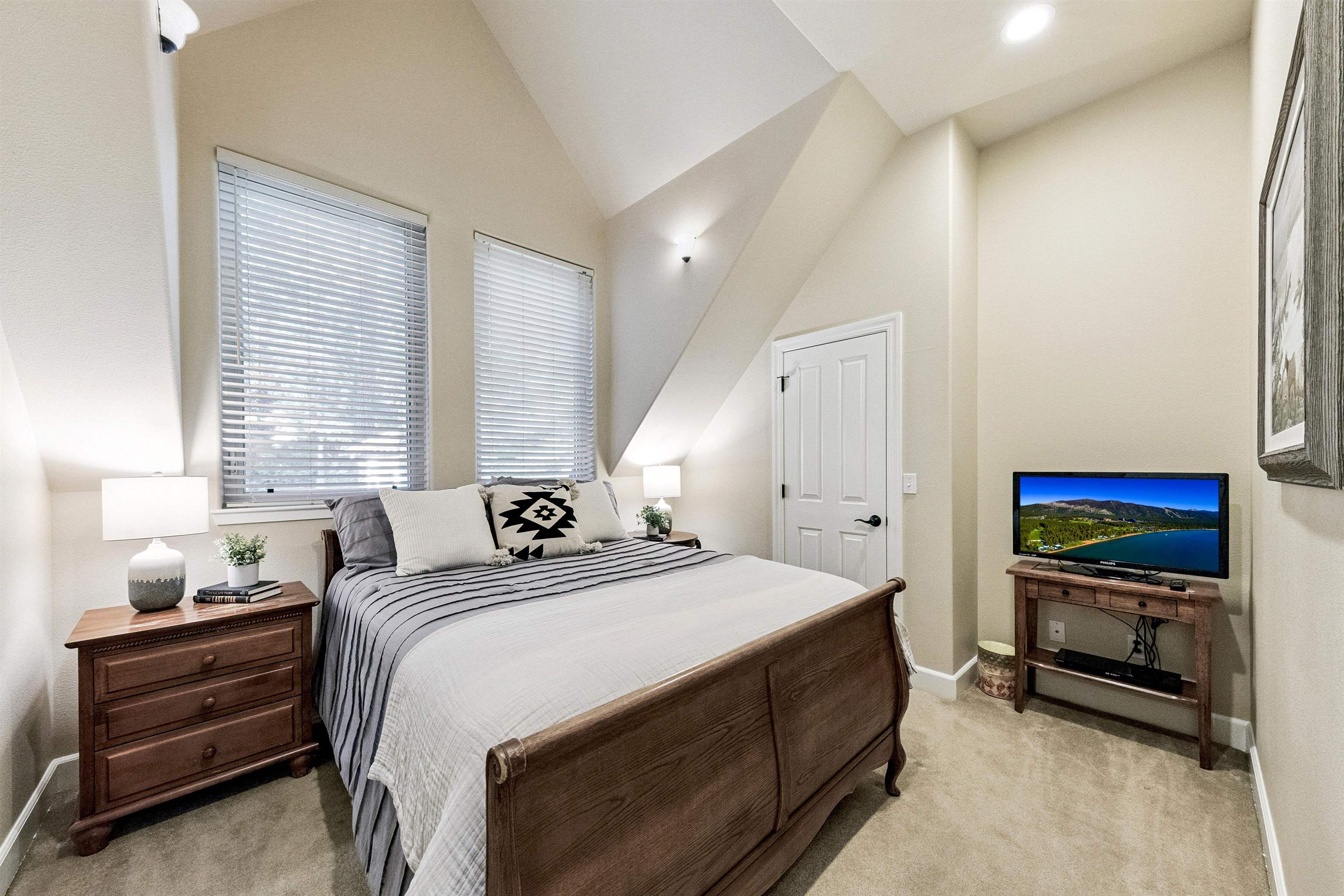 375 Islet Avenue Kings Beach, CA 96143 - Photo 23 of 28