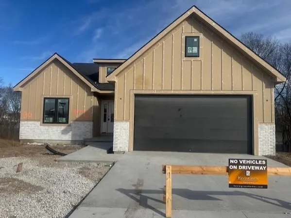 $739,900 | 9727 North Montclair Avenue, Kansas City, MO 64154