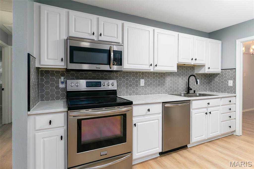 11944 Roseview Lane St. Louis, MO 63138 - Photo 3 of 28