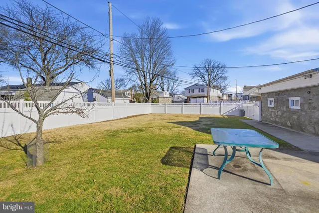 a view of a backyard with kitchen