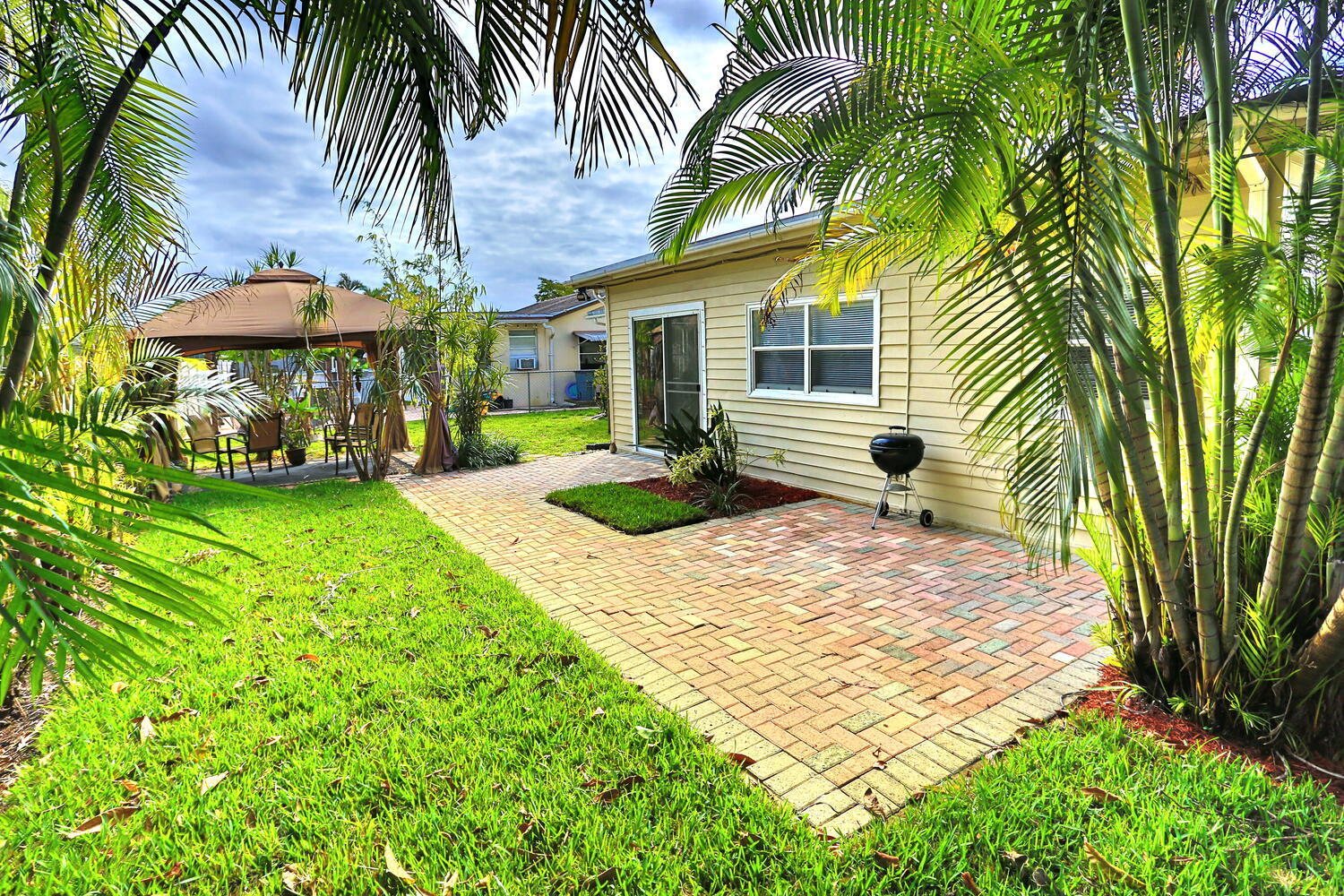 22618 Southwest 65th Terrace Boca Raton, FL 33428 - Photo 19 of 22 19 Beautiful Back Yard