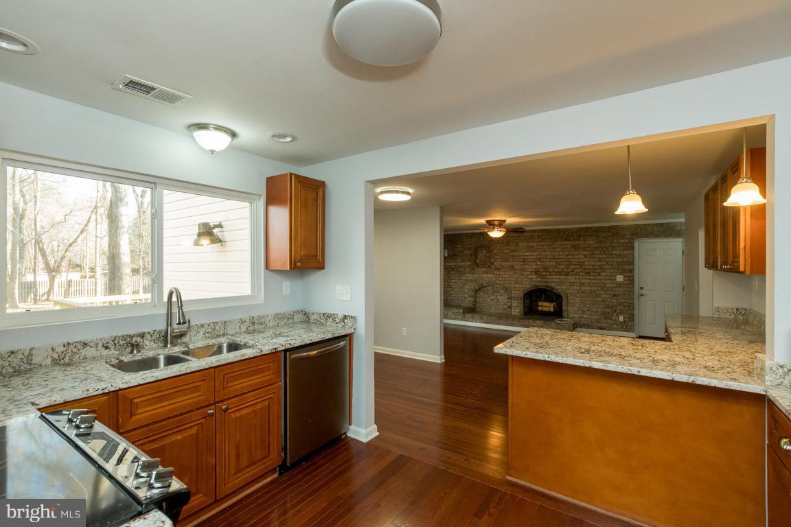 12208 Riverview Road Fort Washington, MD 20744 - Photo 11 of 29 Kitchen